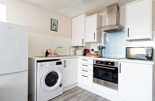 Gabalfa Apartamento | Modern 1BR Near Independent Eateries