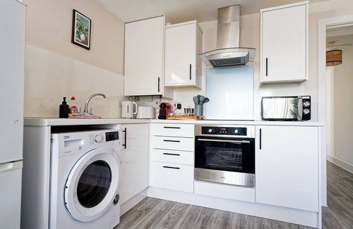 Gabalfa Apartamento | Modern 1BR Near Independent Eateries