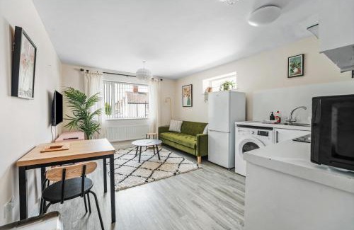 Gabalfa Apartamento | Modern 1BR Near Independent Eateries