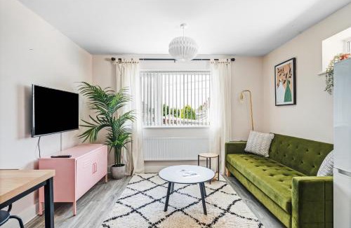 Gabalfa Apartamento | Modern 1BR Near Independent Eateries