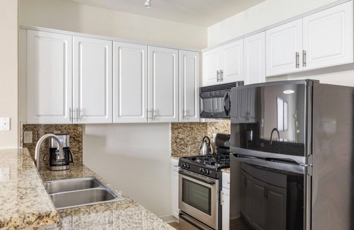 Playa Del Rey Apartamento | Modern 1BR Playa Del Rey, Gym+Pool, 5min to beach by Blueground