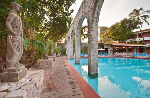 Las Gaviotas Condominio | Modern 1BR Suite at El Cid Granada Hotel
