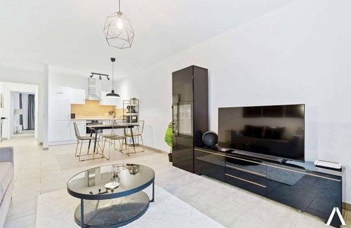 Esch-sur-Alzette Apartamento | Modern 1BR with Balcony in Vibrant Esch-Belval
