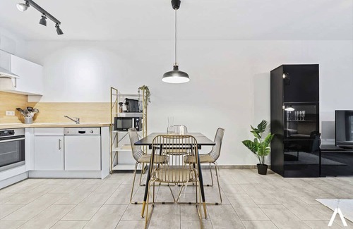 Esch-sur-Alzette Apartamento | Modern 1BR with Balcony in Vibrant Esch-Belval