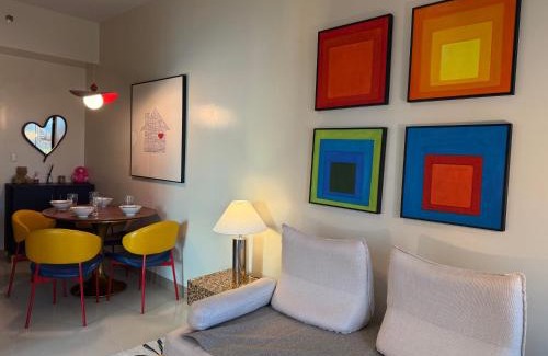 Tambo Apartamento | Modern 1BR with Balcony Facing Infinity Pool Manila Bay Sunset Near Airports OKADA Solaire MOA