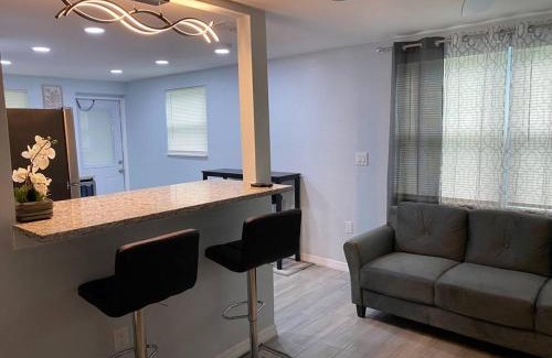 Parrish Casa | Modern 2/1 in Parrish FL Sleeps 6 Quiet Dead End St 1/2 Acre Wow