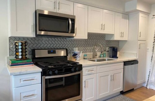 Downtown Condominio | Modern 2/2 Glendale Condo, Parking, Washer/Dryer