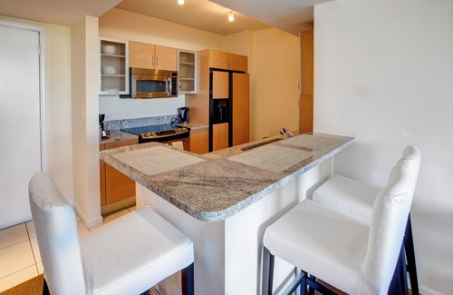 Aventura Condominio | Modern 2-2 in the middle of everything in Luxury Aventura! Gym-Pool-Front Desk
