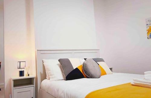 Feltham North Apartamento | Modern 2/3 huge bedrooms Heathrow & Central London