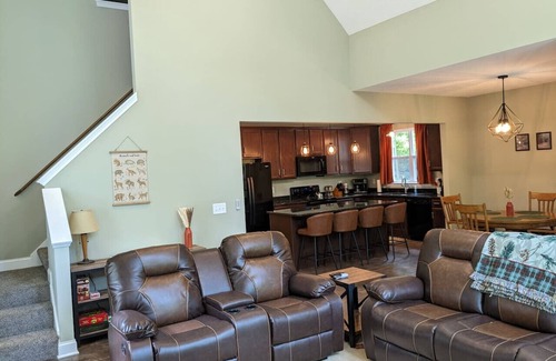 Rockbridge Cabina | Modern 2 BD cabin | hot tub | Games | Central Loc