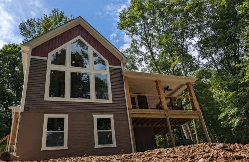 Rockbridge Casa | Modern 2 BD cabin with hot tub & Games & Central Loc