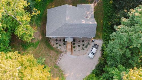Rockbridge Casa | Modern 2 BD cabin with hot tub & Games & Central Loc