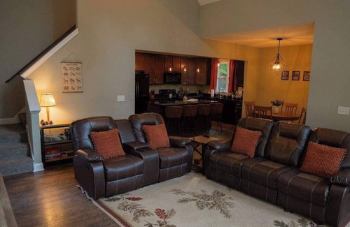 Rockbridge Cabina | Modern 2 BD Cabin With hot tub & Games & Central Loc
