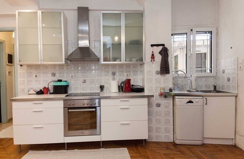Kypseli Apartamento | Modern 2 Bd Kipseli Hideaway Patio Apt