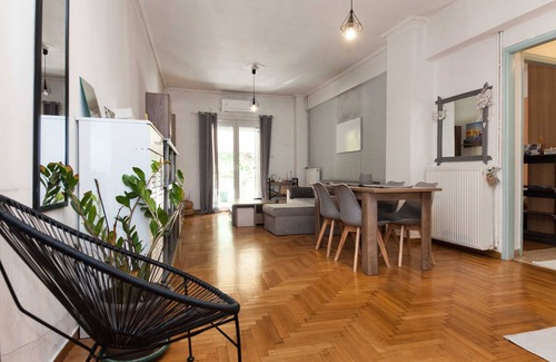Kypseli Apartamento | Modern 2 Bd Kipseli Hideaway Patio Apt