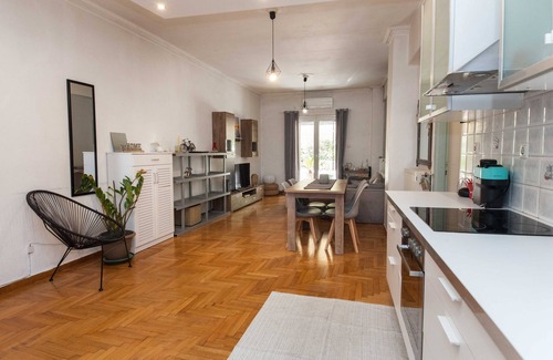 Kypseli Apartamento | Modern 2 Bd Kipseli Hideaway Patio Apt