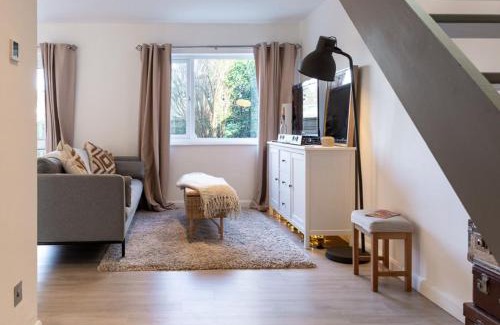 Tetbury Casa | Modern 2 BD w/Garden in the Heart of Tetbury!