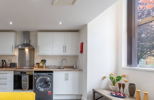 Rusholme Apartamento | Modern 2-Bed Apartment with Parking