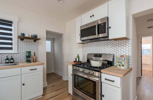 Reno/Tahoe Airport Casa | Modern 2 bed 1 bath next to Midtown with a lovely yard!