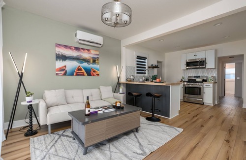 Reno/Tahoe Airport Casa | Modern 2 bed 1 bath next to Midtown with a lovely yard!