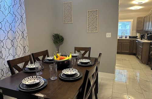 Walnut Hills Apartamento | Modern 2 Bed/2 Full Bath Retreat with King Bed