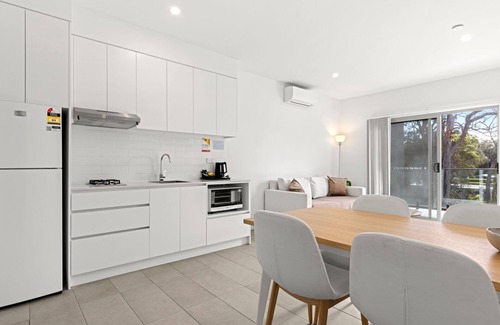 Callala Beach Apartamento | Modern 2 Bed Apartment with BBQ - 6 Min walk to beach
