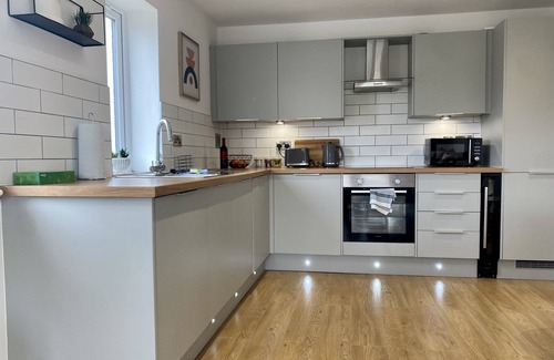 High Hazels Apartamento | Modern 2 Bed Apartment/Free Parking/Near City/Self-Check In