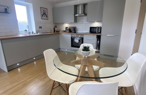 High Hazels Apartamento | Modern 2 Bed Apartment/Free Parking/Near City/Self-Check In