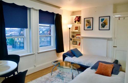 West Ham Apartamento | Modern 2 Bed Apartment, 8min to Stratford Station, Sleeps 6