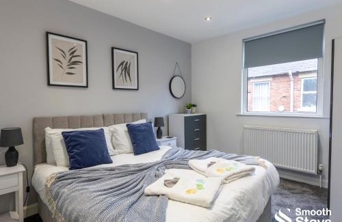 Preston Apartamento | Modern 2 Bed Apartment By Smooth Stays Short Lets & Serviced Accommodation Preston With Parking Near Train Station