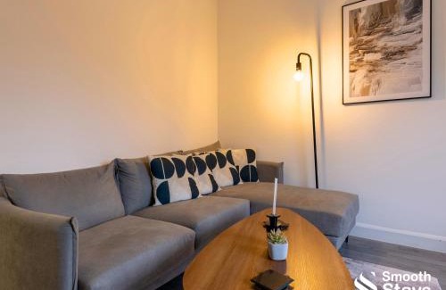 Preston Apartamento | Modern 2 Bed Apartment By Smooth Stays Short Lets & Serviced Accommodation Preston With Parking Near Train Station
