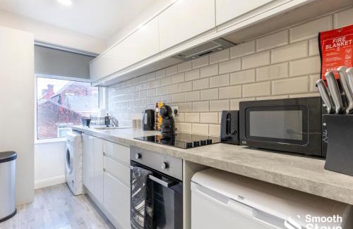 Preston Apartamento | Modern 2 Bed Apartment By Smooth Stays Short Lets & Serviced Accommodation Preston With Parking Near Train Station