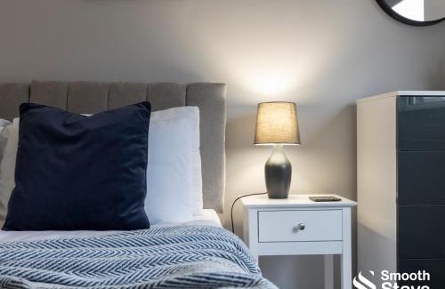 Preston Apartamento | Modern 2 Bed Apartment By Smooth Stays Short Lets & Serviced Accommodation Preston With Parking Near Train Station