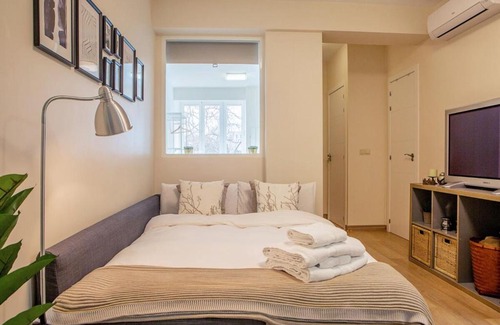 Ciudad Lineal Apartamento | Modern 2 Bed Apartment near Las Ventas