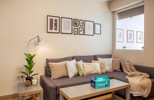 Ciudad Lineal Apartamento | Modern 2 Bed Apartment near Las Ventas
