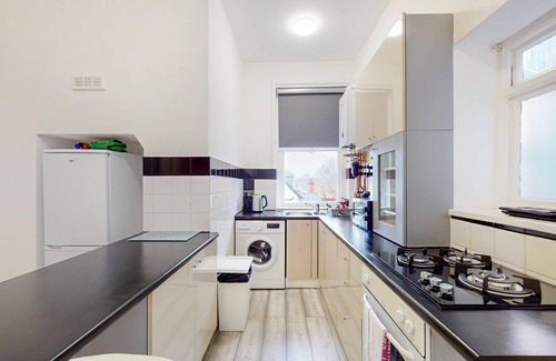 Chiswick Riverside Apartamento | Modern 2 Bed APT-7 Minutes From The Thames River
