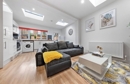 Southwark Apartamento | Modern 2-Bed Flat in London, Zone 2, with Parking
