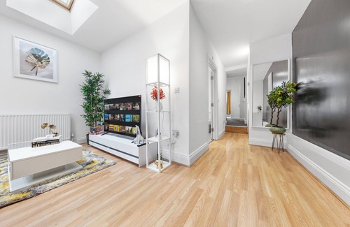Southwark Apartamento | Modern 2-Bed Flat in London, Zone 2, with Parking