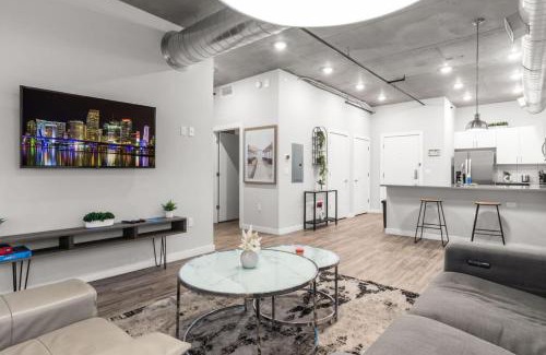 St. Petersburg - Clearwater Apartamento | Modern 2 Bed Getaway Steps from Tropicana Field
