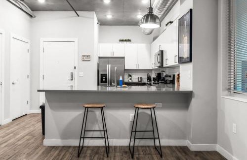 St. Petersburg - Clearwater Apartamento | Modern 2 Bed Getaway Steps from Tropicana Field