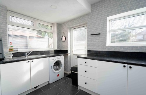Liverpool Casa | Modern 2-Bed House Liverpool close to Aintree Hosp
