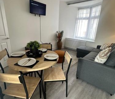 Croham Casa | Modern 2 Bed in croydon