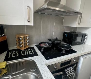 Croham Casa | Modern 2 Bed in croydon