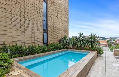 Collingwood Apartamento | Modern 2-Bed Inner City Pad With Swimming Pool