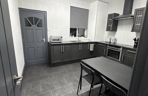 Burnley Casa | Modern 2 Bed Near Turf Moor Football Stadium