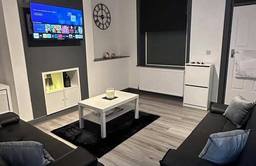 Burnley Casa | Modern 2 Bed Near Turf Moor Football Stadium