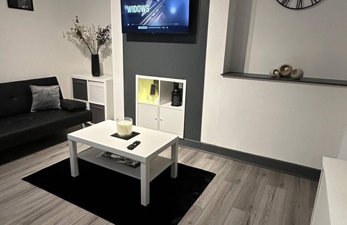 Burnley Casa | Modern 2 Bed Near Turf Moor Football Stadium