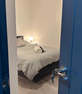Burnley Casa | Modern 2 Bed near Turf Moor Football Stadium, Parks, Canal and Lake