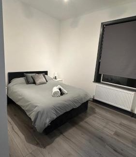 Burnley Casa | Modern 2 Bed near Turf Moor Football Stadium, Parks, Canal and Lake
