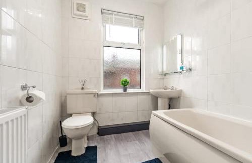 Harehills Apartamento | Modern 2 Bed Room Home In Leeds Cozy Stay - Near St James and City Centre, Free Parking